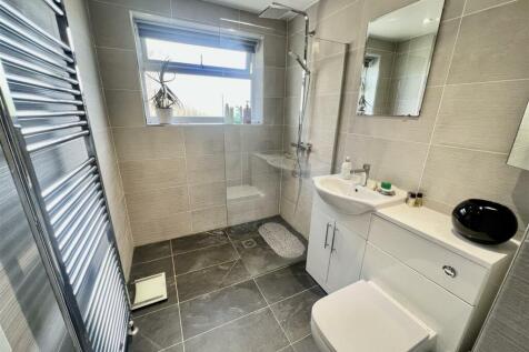 SHOWER ROOM/WC