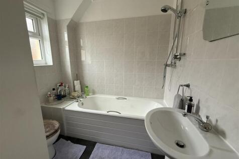 BATHROOM/WC