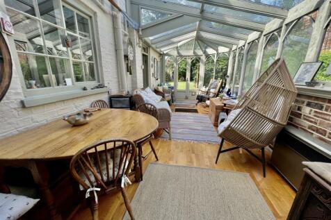 GARDEN ROOM