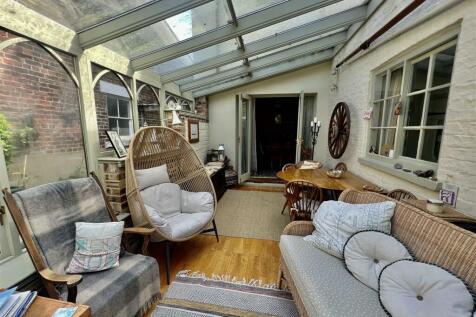 GARDEN ROOM