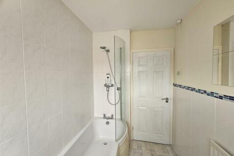 BATHROOM/WC