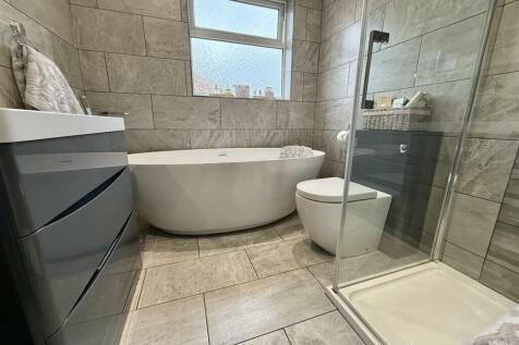 BATHROOM/WC
