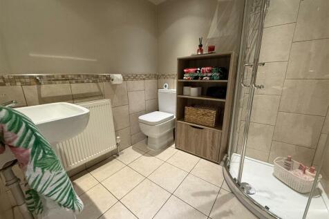 SHOWER ROOM/WC