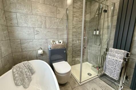 BATHROOM/WC