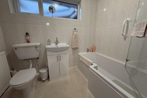BATHROOM/WC