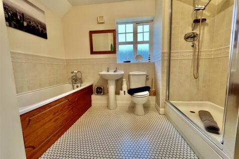 EN SUITE