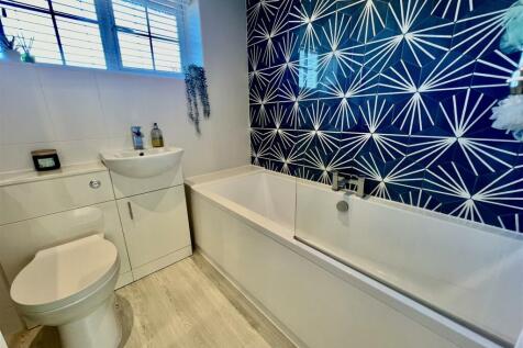 BATHROOM/WC