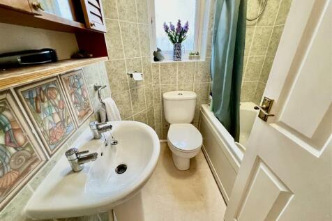 BATHROOM/WC