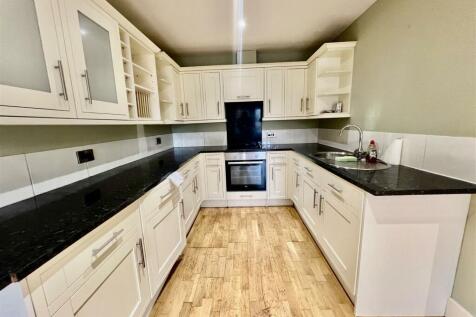 LOUNGE/DINER/KITCHEN