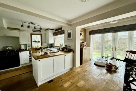 KITCHEN &amp; DINER