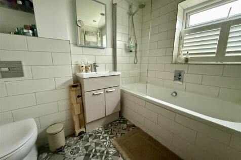 BATHROOM/WC