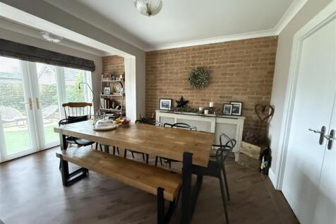 KITCHEN &amp; DINER