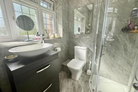 BATHROOM/WC