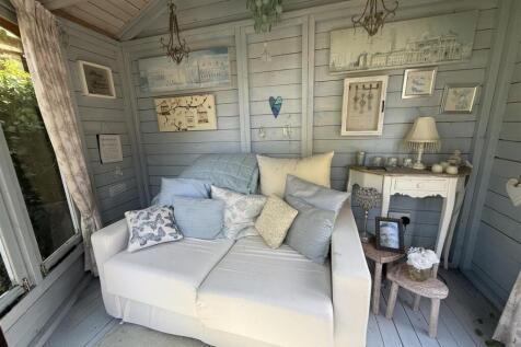 SUMMERHOUSE