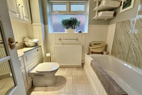BATHROOM/WC
