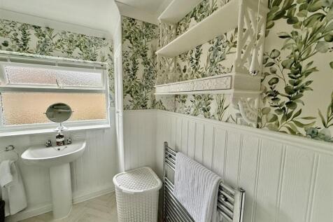 SHOWER ROOM/WC
