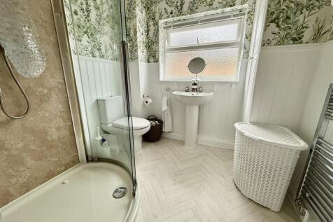SHOWER ROOM/WC