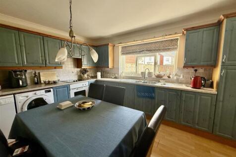 KITCHEN &amp; DINER