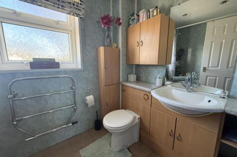 BATHROOM/WC
