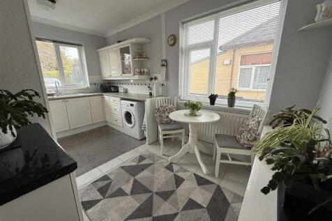 KITCHEN &amp; DINER