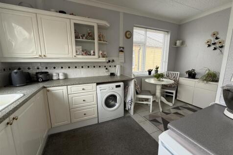 KITCHEN &amp; DINER