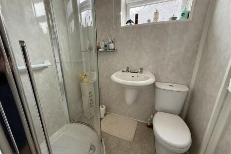 SHOWER ROOM WC