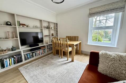 DINING ROOM/SITTING ROOM