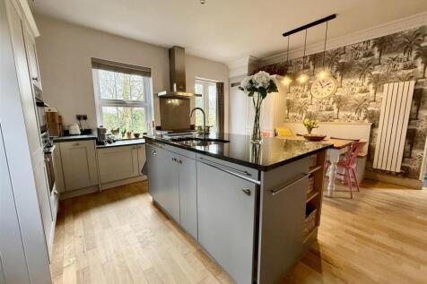 KITCHEN/BREAKFAST ROOM
