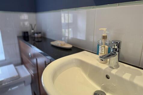 BATHROOM/WC