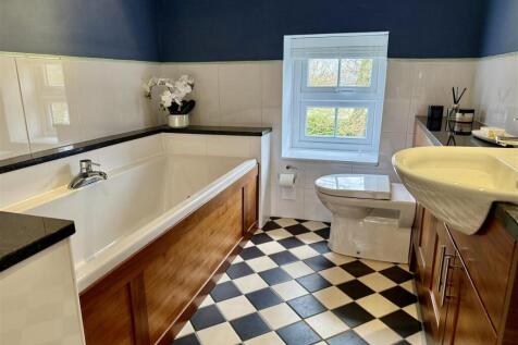 BATHROOM/WC