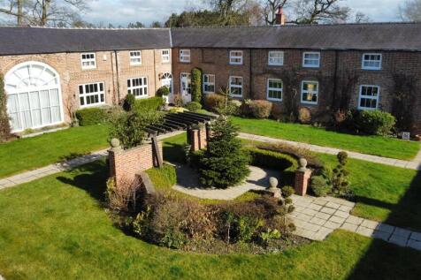 COURTYARD TO FRONT