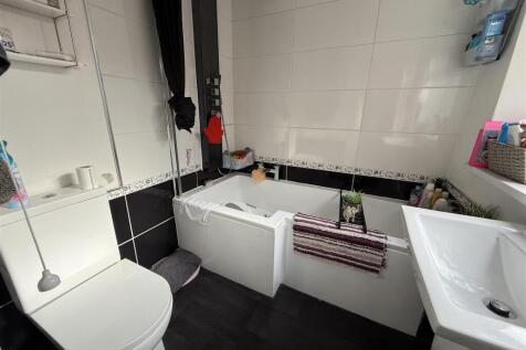 BATHROOM/WC