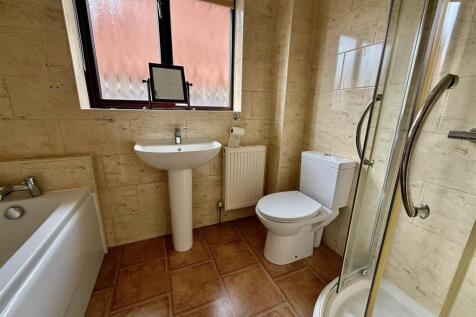 BATHROOM/WC
