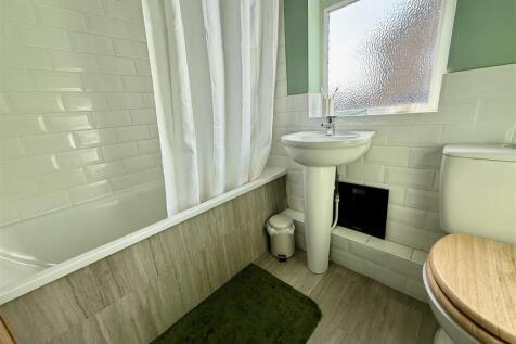 BATHROOM/WC