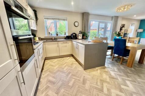 KITCHEN/DINING/FAMILY ROOM