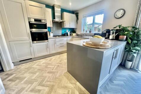KITCHEN/DINING/FAMILY ROOM