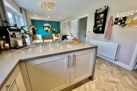 KITCHEN/DINING/FAMILY ROOM