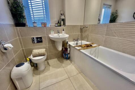 BATHROOM/WC