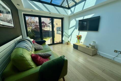 GARDEN ROOM