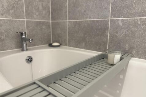 BATHROOM/WC