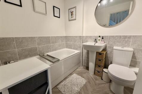 BATHROOM/WC