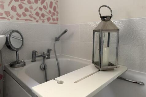 BATHROOM/WC