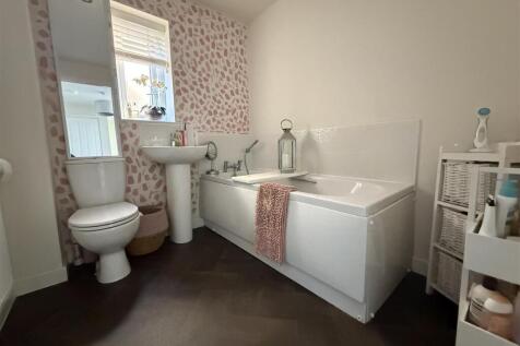 BATHROOM/WC