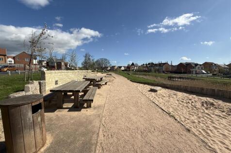 OPEN SPACE TO FRONT
