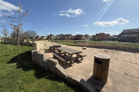 OPEN SPACE TO FRONT