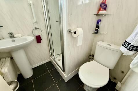 SHOWER ROOM /WC