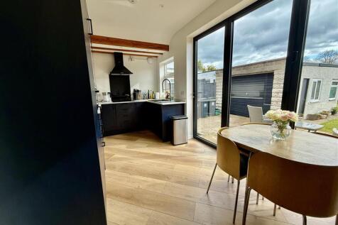 KITCHEN &amp; DINER