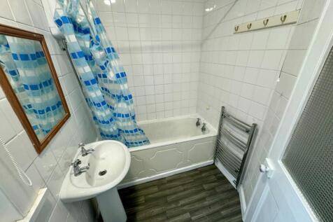 BATHROOM/WC