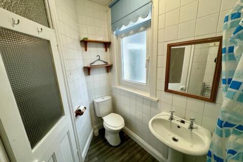 BATHROOM/WC