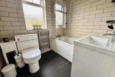 BATHROOM/WC